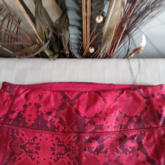 Lululemon Vent It Out Snakeskin Crop Legging - Picture 6 of 13